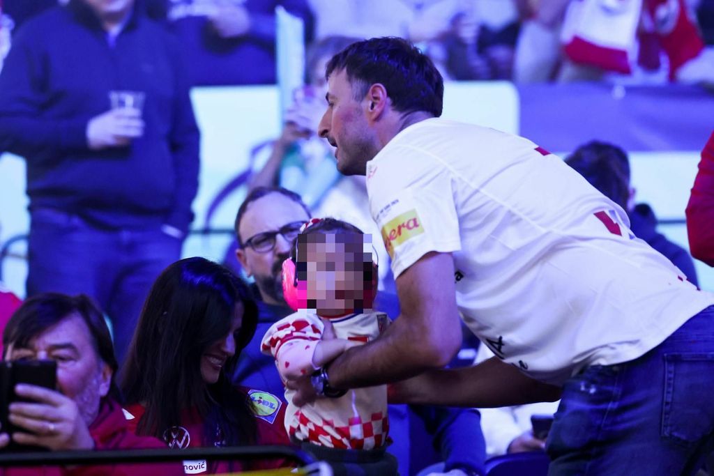 Domagoj Duvnjak sa suprugom i djetetom