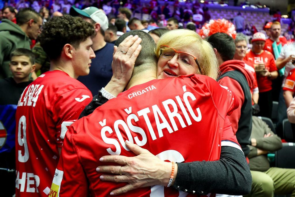 Rukometaši u zagrljaju najbližih - 6