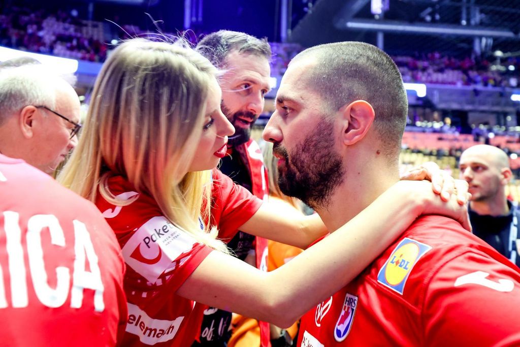 Rukometaši u zagrljaju najbližih - 8