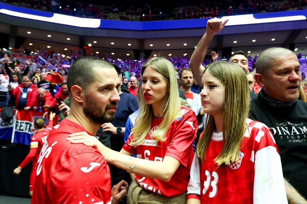 Rukometaši u zagrljaju najbližih - 13