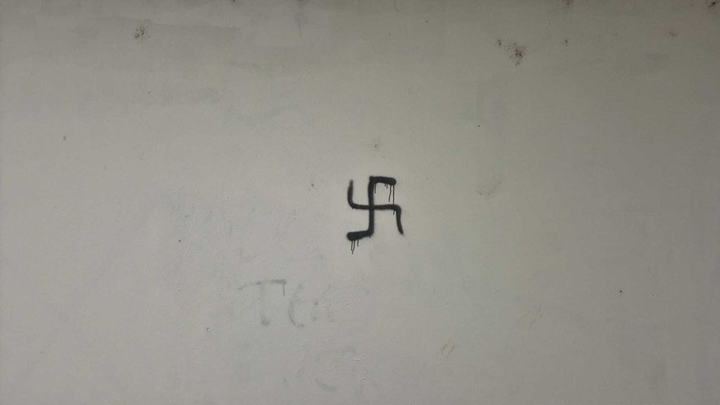 Grafiti u pothodniku u Savskom Gaju