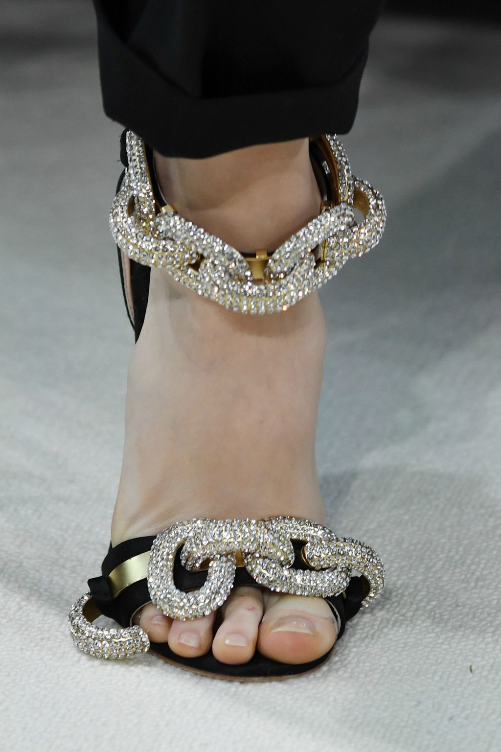 Štikle Giambattiste Vallija ukrađene masivnim lancem s cirkonima