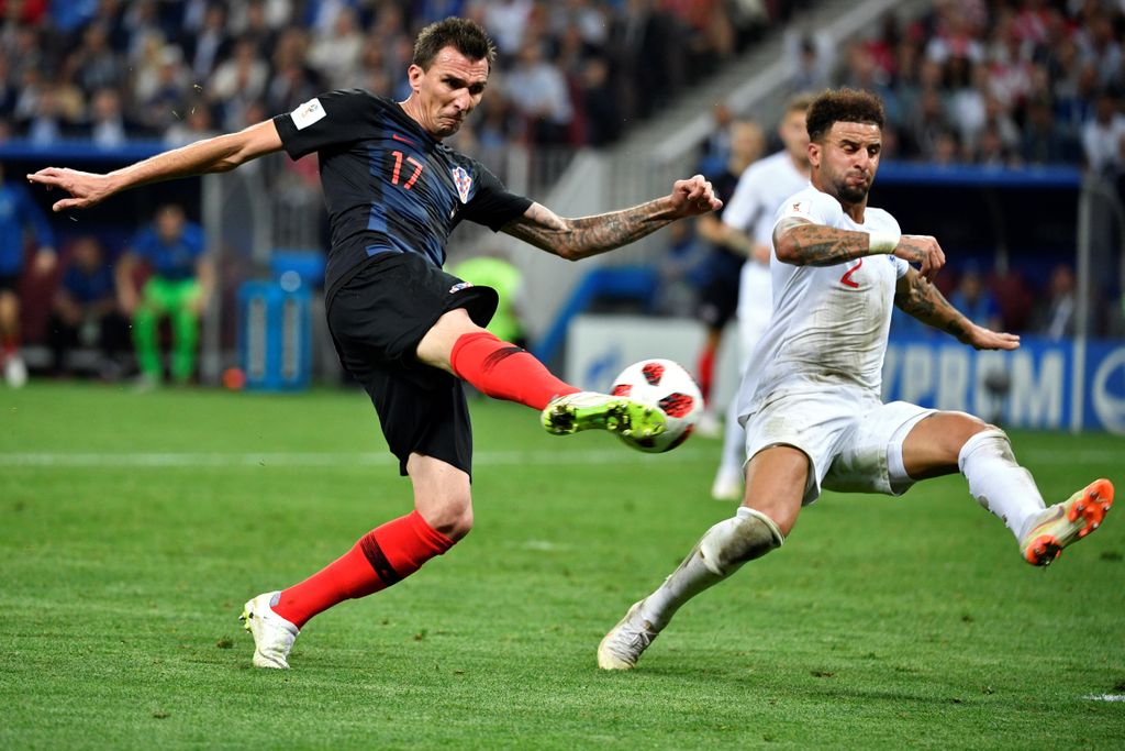 Mandžukić i Walker (Foto: AFP)