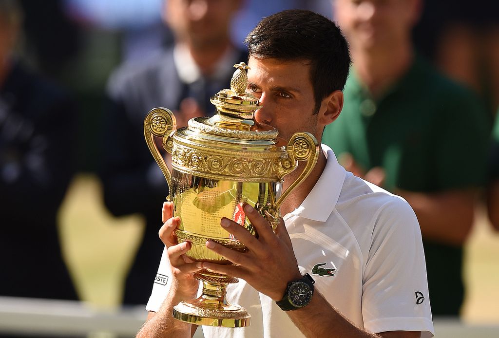 Novak Đoković s trofejem Wimbledona (Foto: AFP)