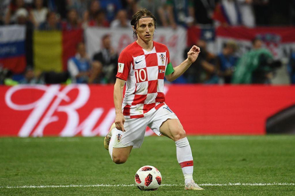 Luka Modrić s loptom protiv Francuske (Foto: AFP)