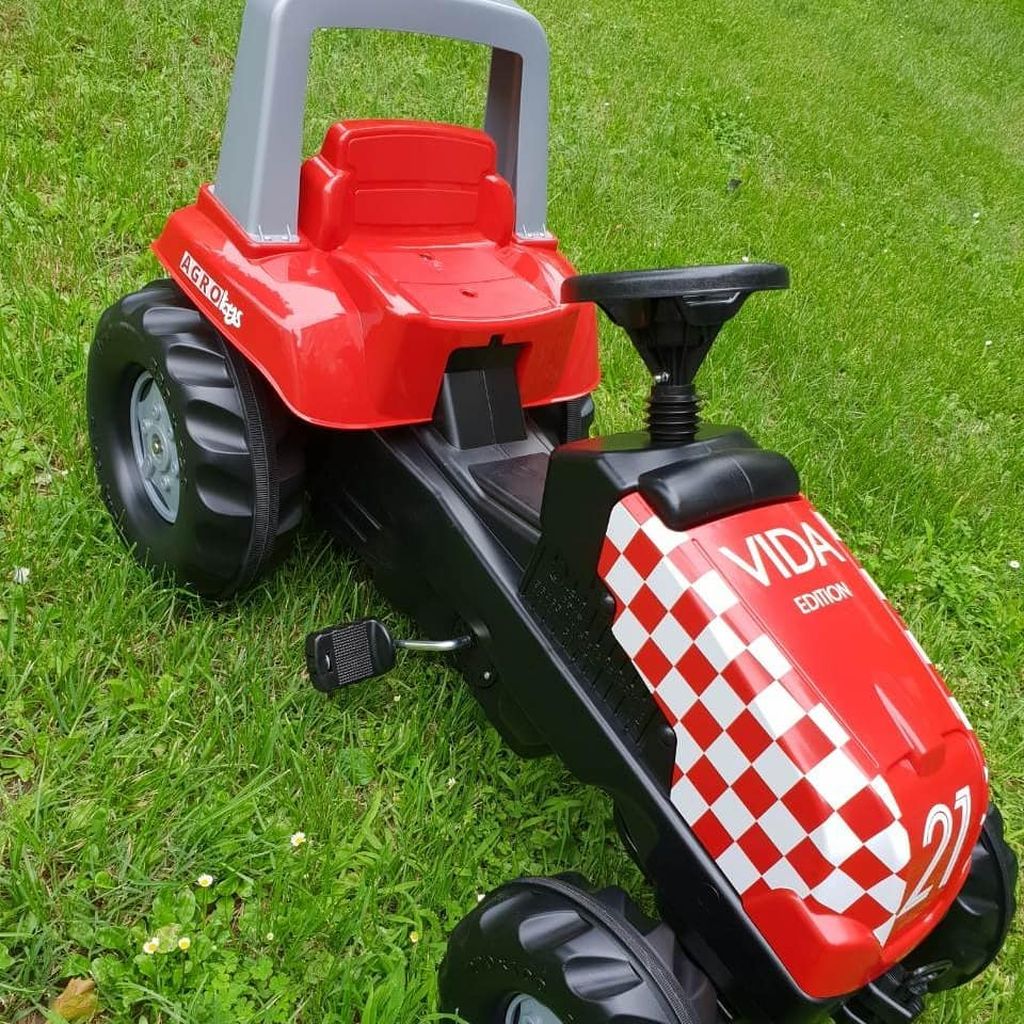 Internet trgovina Agrotoys napravila je personalizirani traktor za malenog Vidu