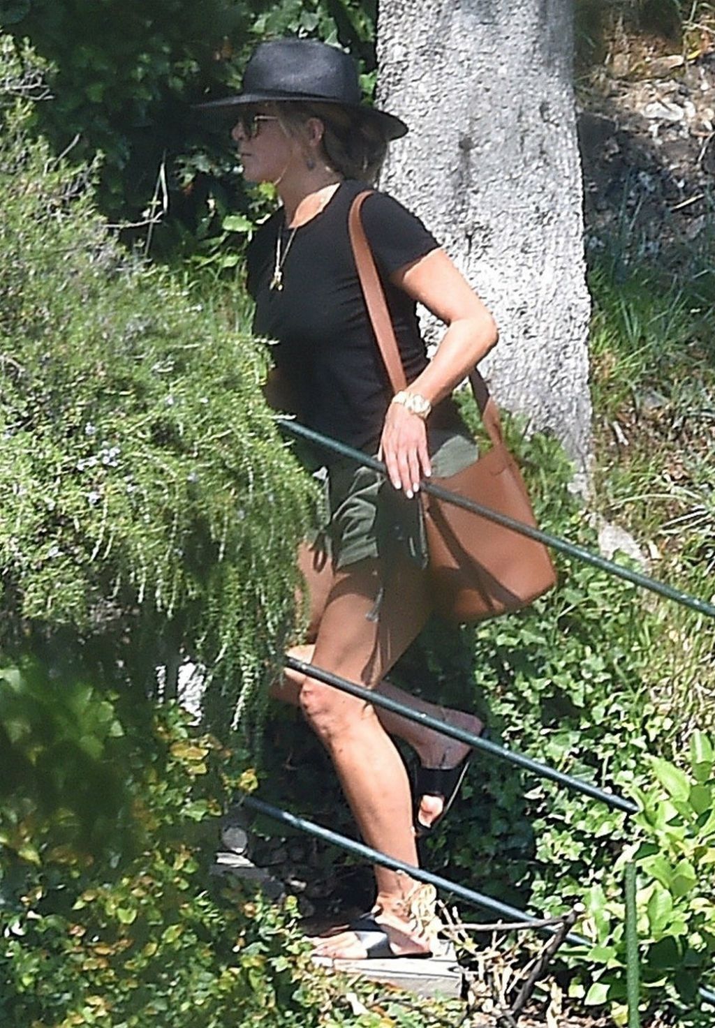 Jennifer Aniston u šorcu i natikačama