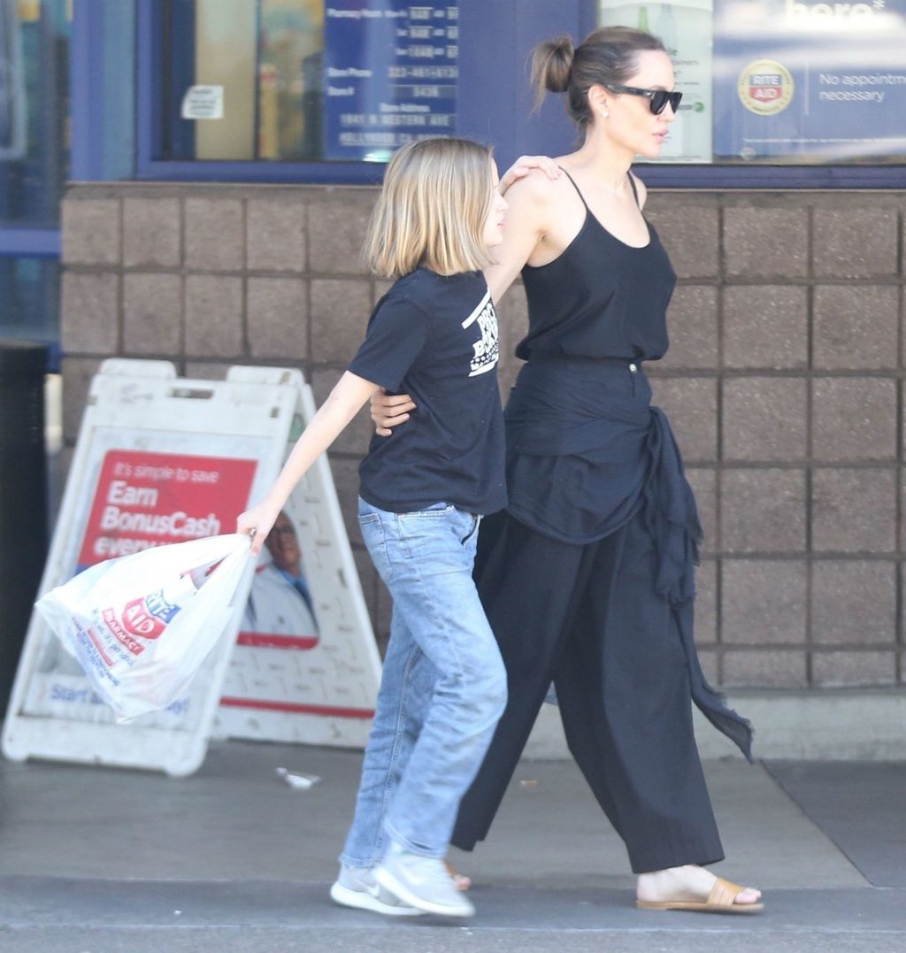 Angelina Jolie u natikačama - 2