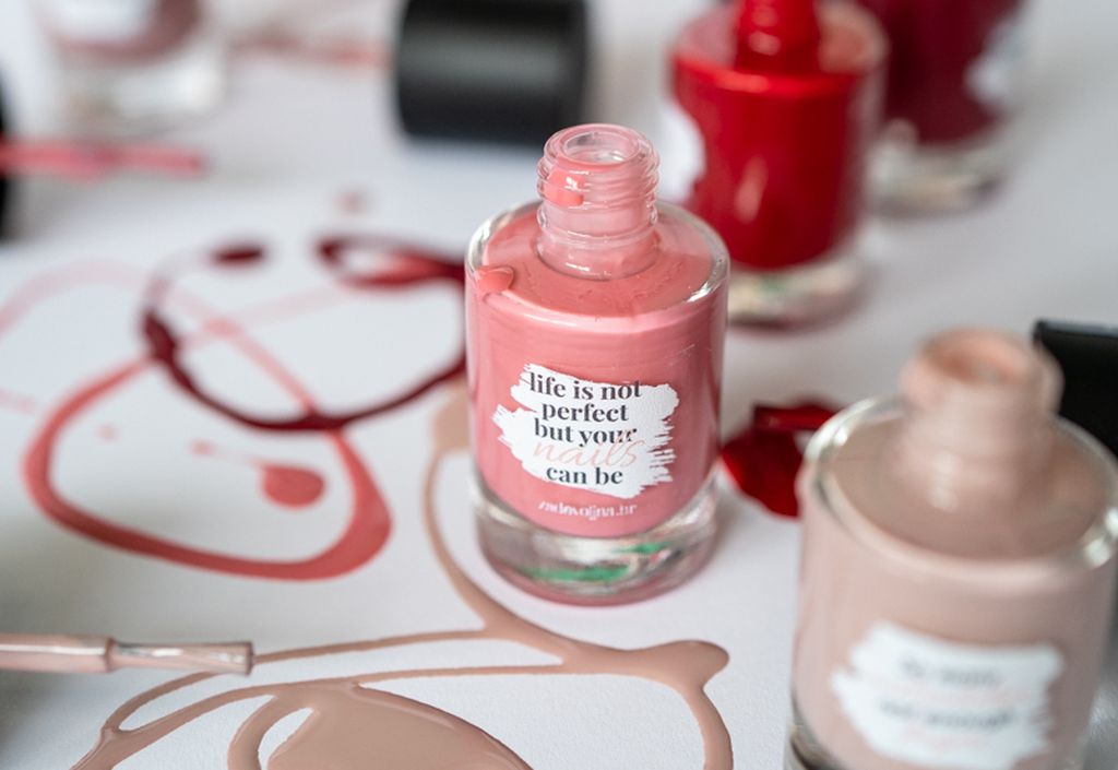 Poklanjamo vam 20 lakova za nokte s porukama u pet trendi boja - 5