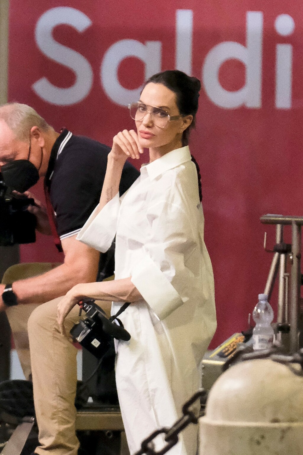 Angelina Jolie u predimenzioniranoj haljini od pamuka