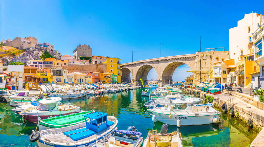 Stara luka u Marseilleu idealno je mjesto za kavu ili sladoled