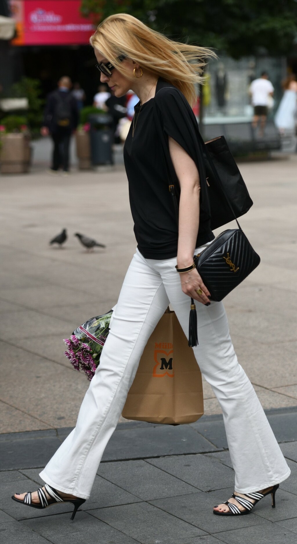 Street style izdanja u bijelim trapericama - 3