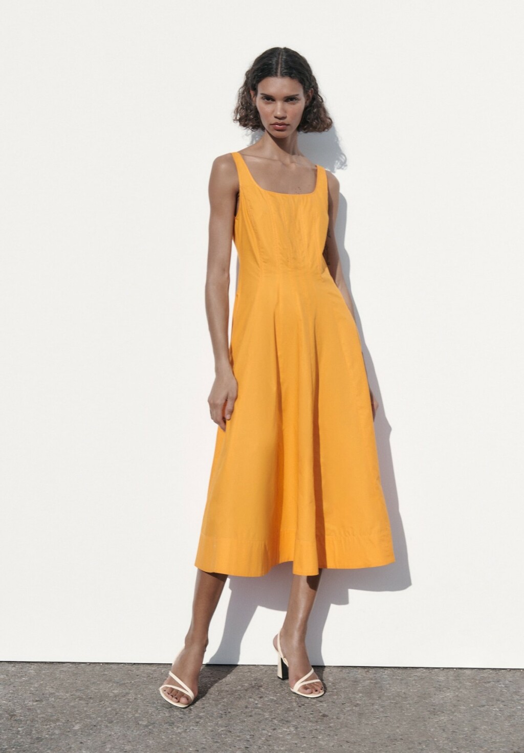 Narančasta haljina iz Zare