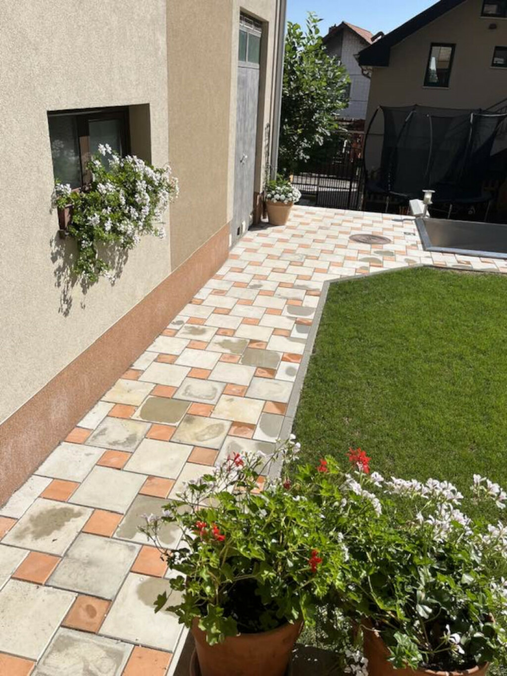 Dvorište s bazenom u Smederevu u kojem obitelj Krstić provede cijelo ljeto