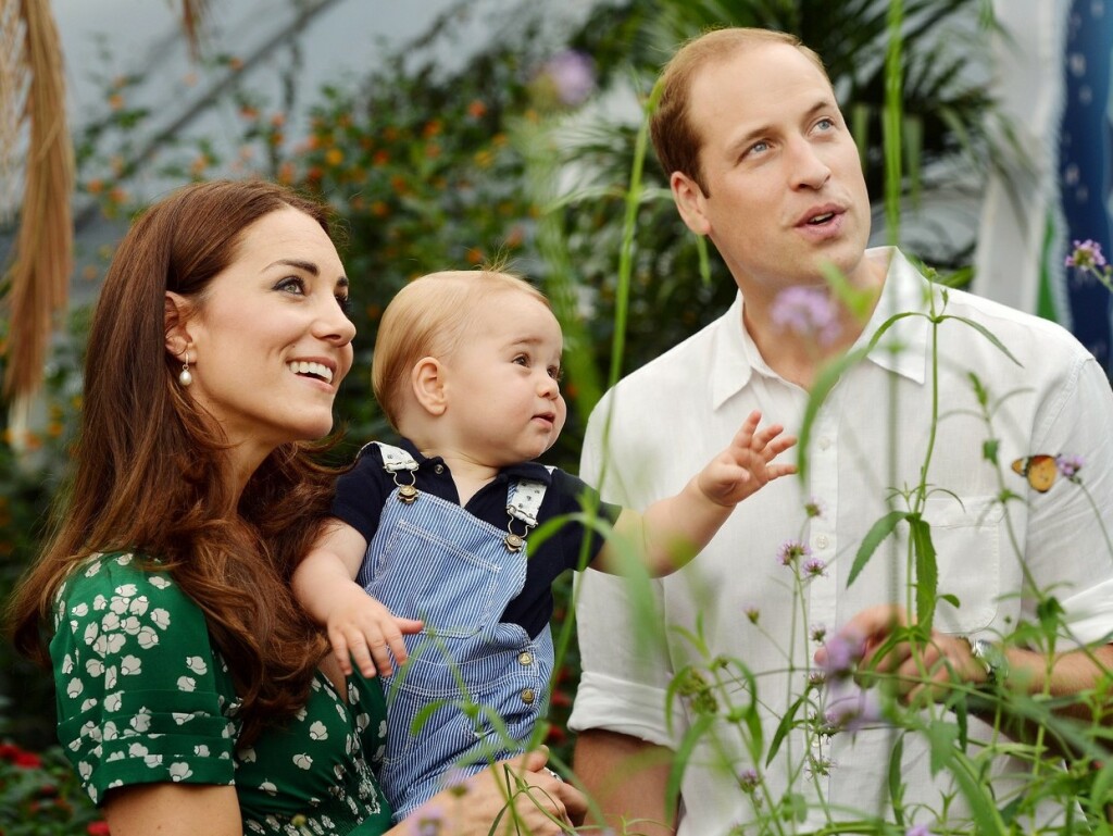 Službena fotografija povodom prvog rođendana princa Georgea