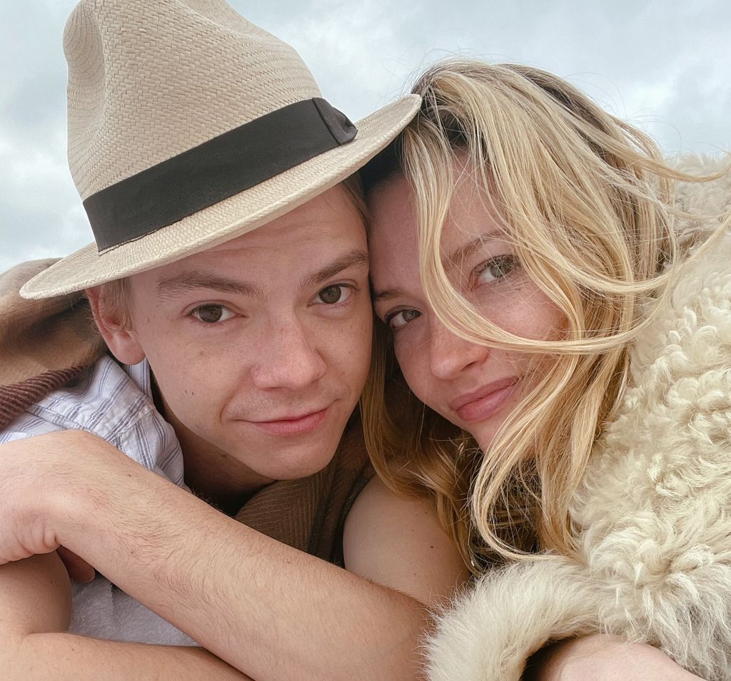 Talulah Riley i Thomas Brodie-Sangster - 1