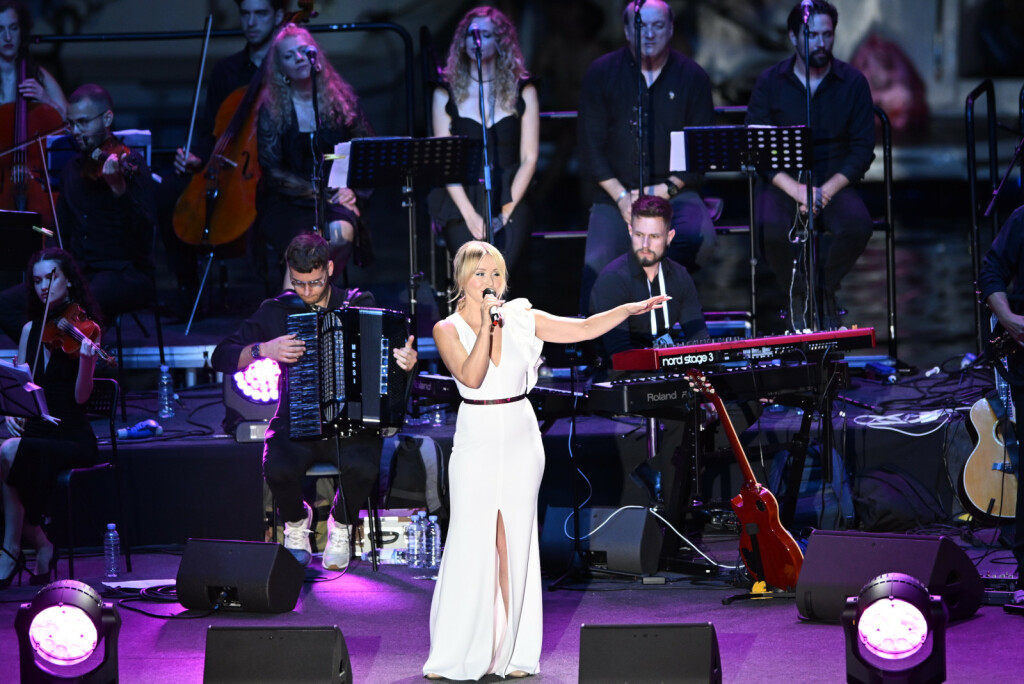 Danijela Martinović u bijeloj haljini hrvatskog brenda g Blue - 4