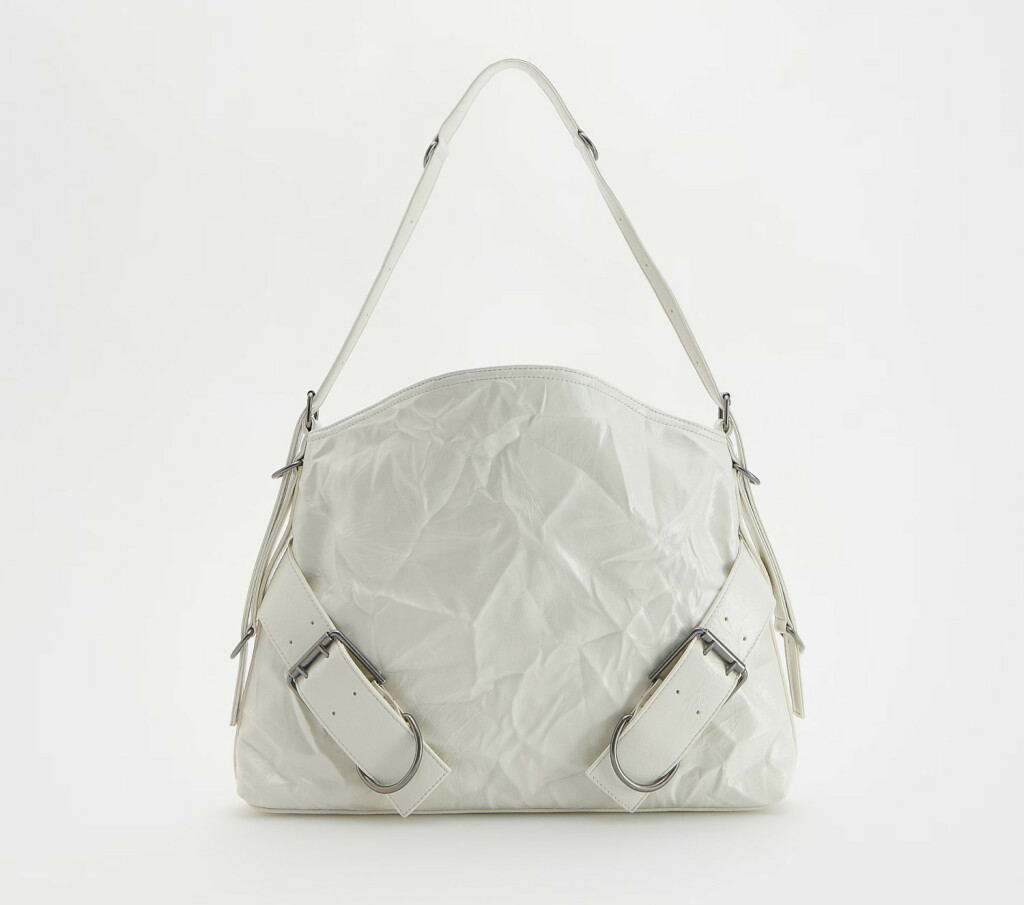 Reserved, snižena cijena 25,99 eura (cijena prije sniženja 29,99 eura)