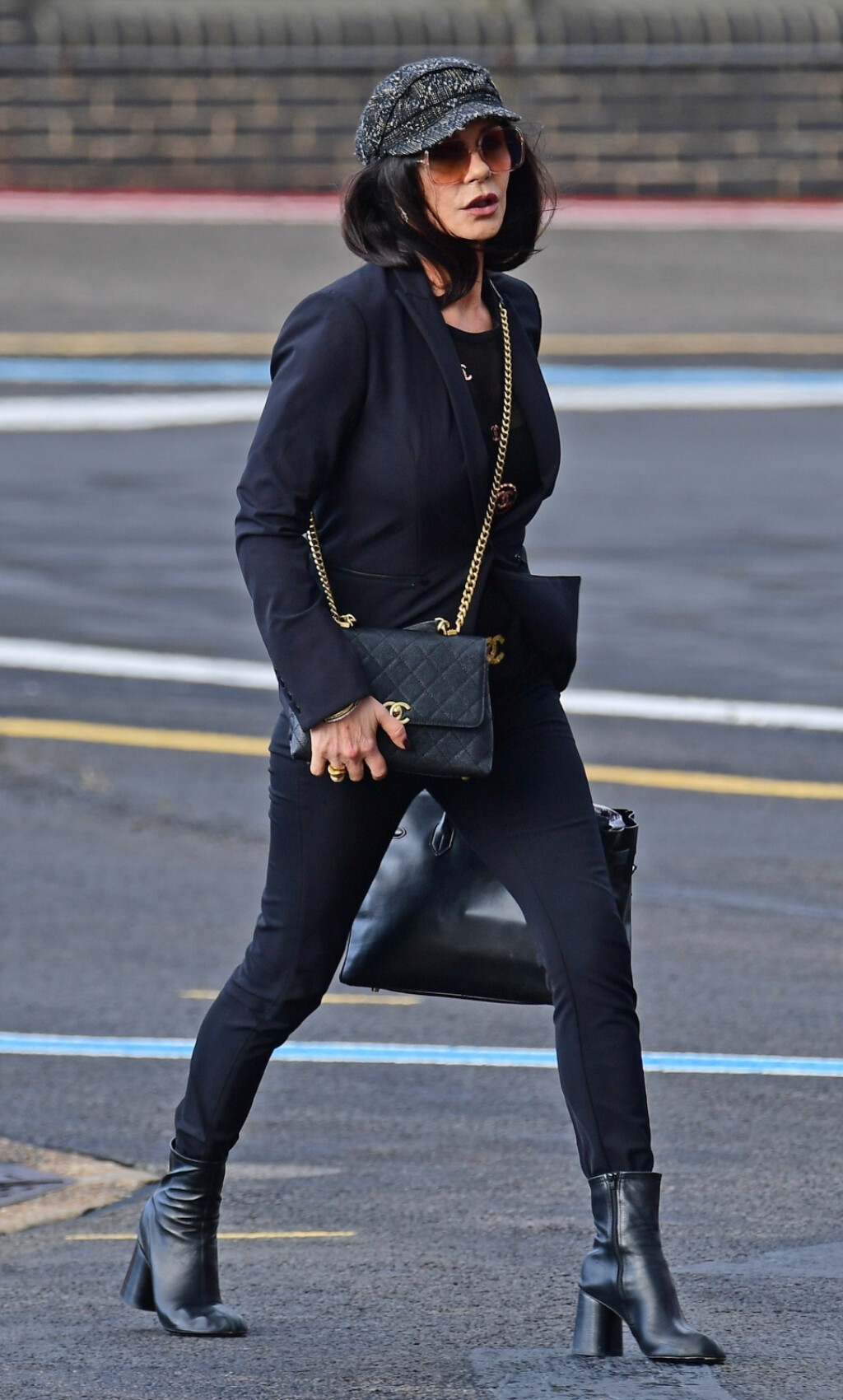 Catherine Zeta-Jones u gležnjačama na visoku petu - 1