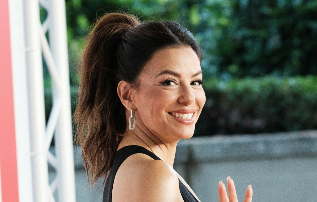 Eva Longoria Baston u crvenom bikiniju na plaži u Marbelli - 6