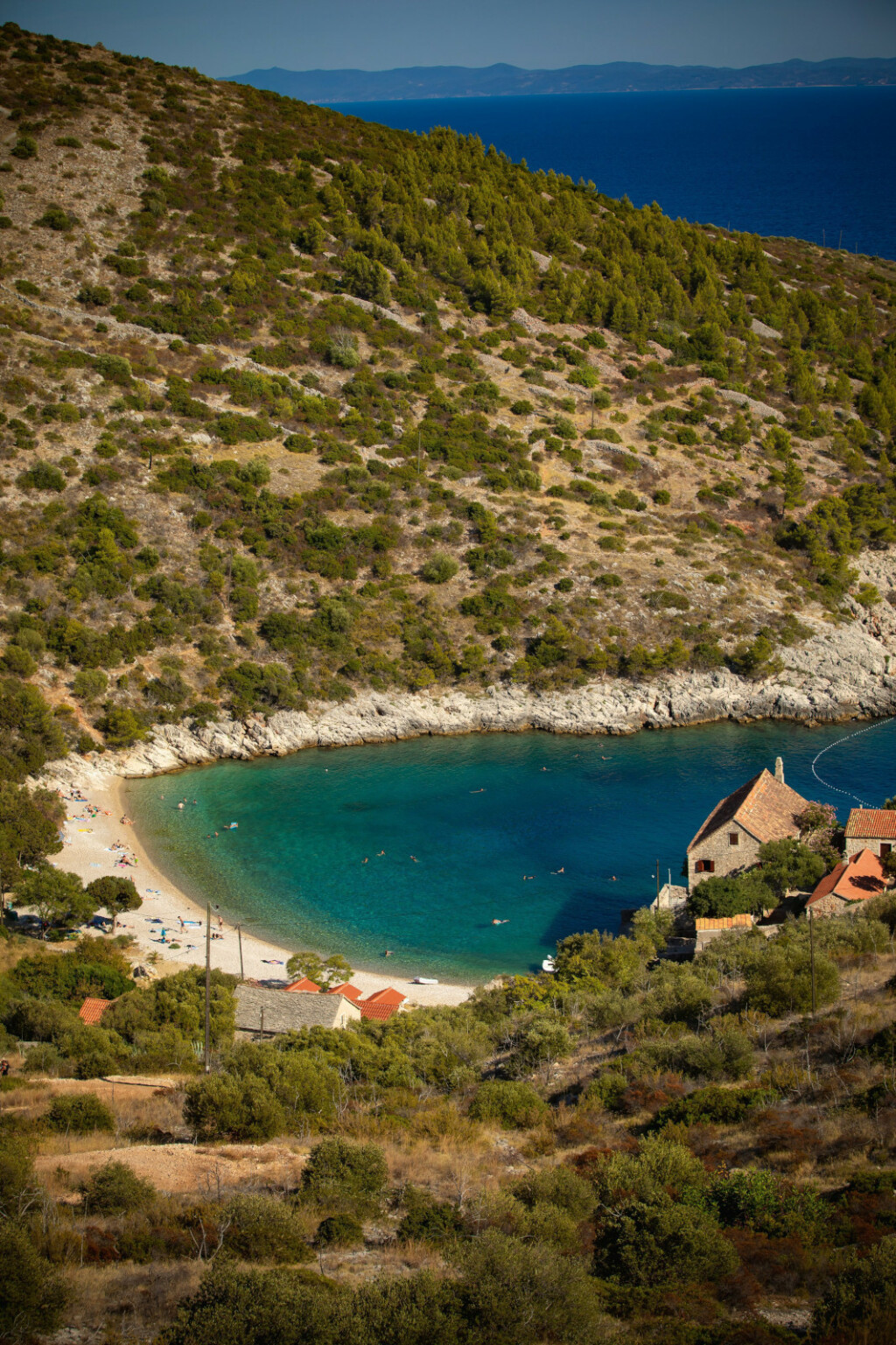 Uvala i plaža Dubovica nalaze se na južnoj strani otoka Hvara - 3