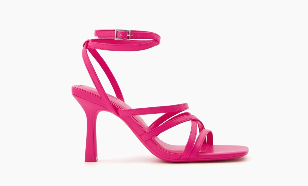 Bershka, snižene s 25,99 na 15,99 eura