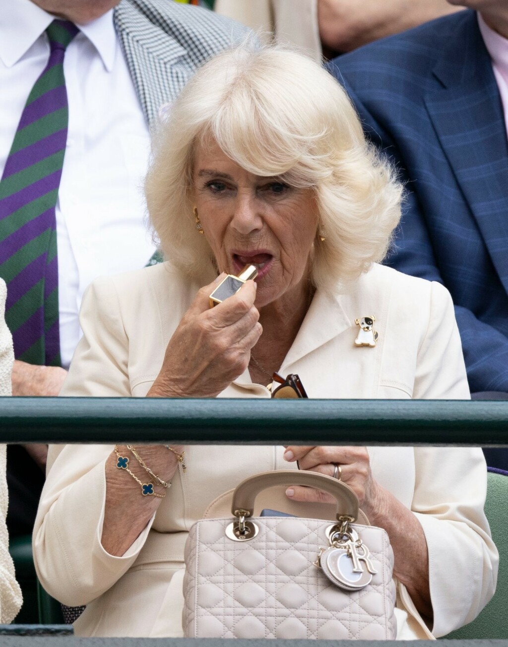 Kraljica Camilla na Wimbledonu s torbom Lady Dior