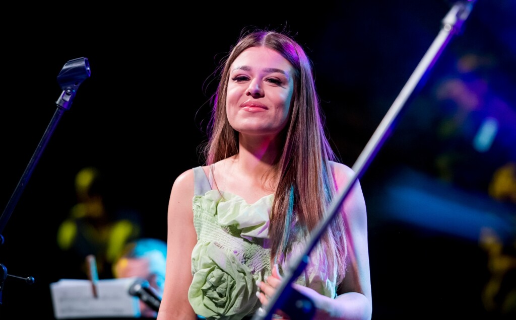 Lu Dedić na koncertu za djeda Arsena