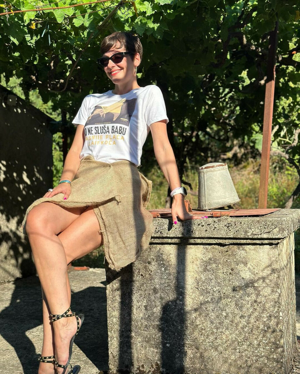 Irena Pecotić u suknji od jutene vreće i Zarinim sandalama