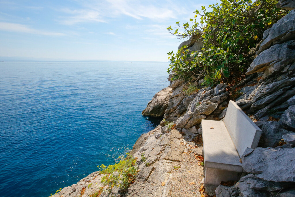 Nad plažom Medveja danonoćno bdije jedna od najljepših vila na našoj obali – villa Castello - 4