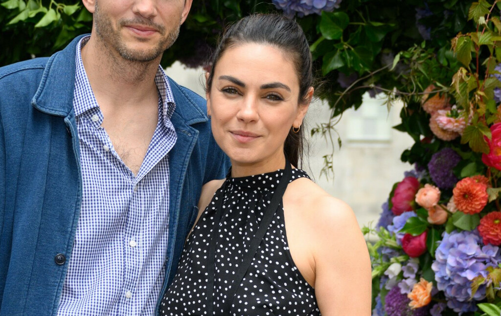 Mila Kunis u točkastoj haljini i 'zaboravljenim' cipelama na Cartierovom eventu u West Sussexu - 4