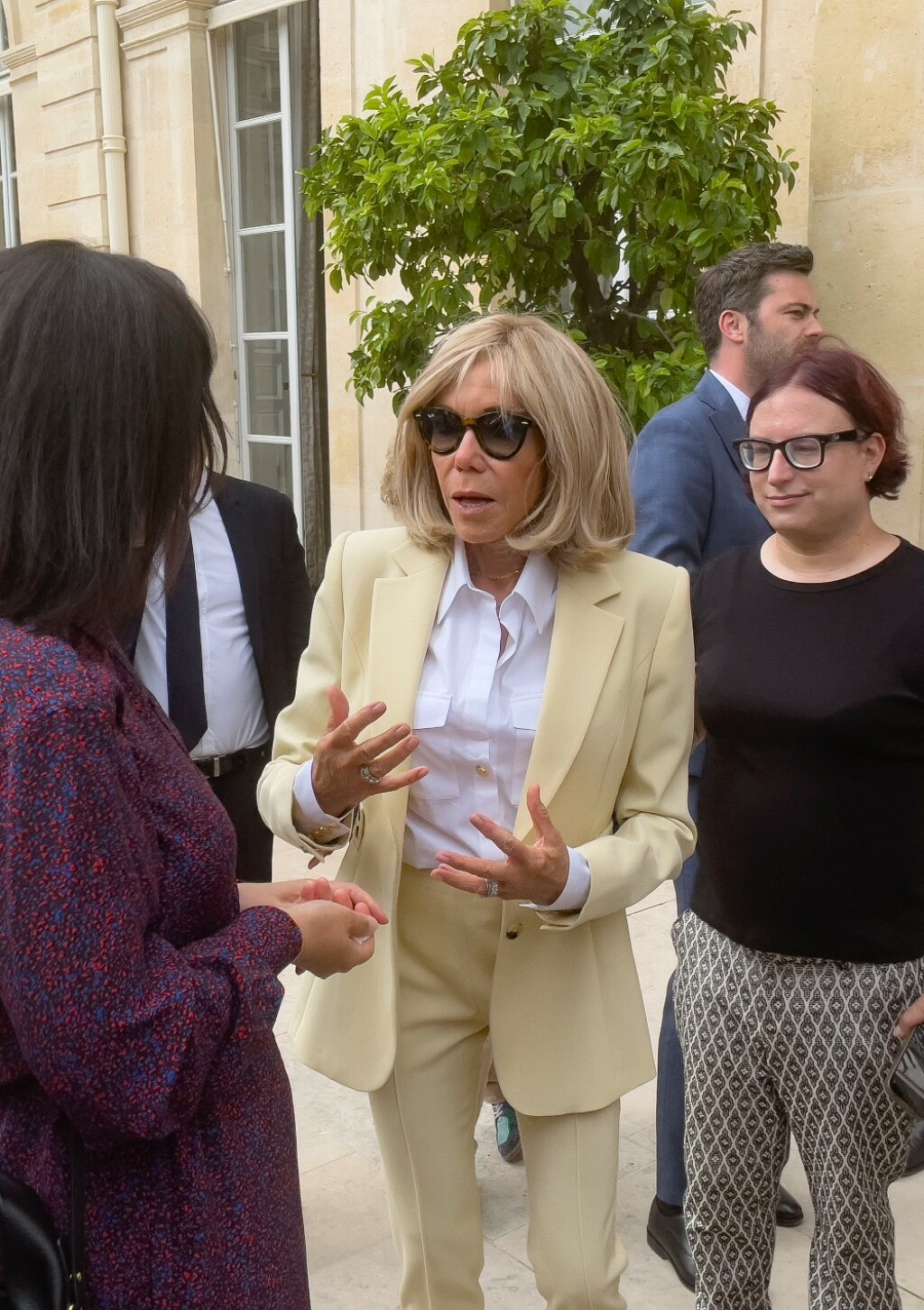 Brigitte Macron na vrtnoj zabavi u Elizejskoj palači