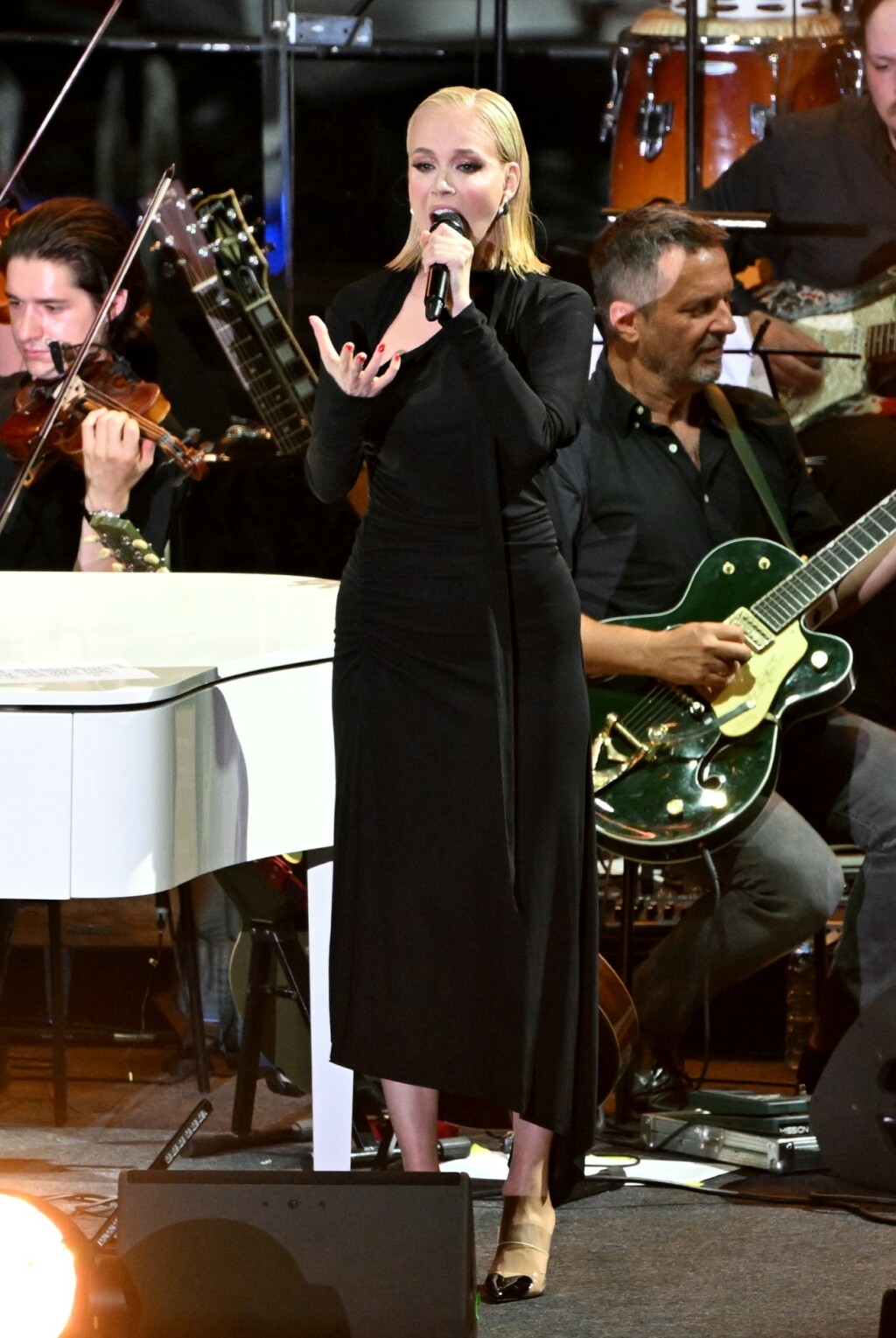 Jelena Rozga u haljini Victorije Beckham