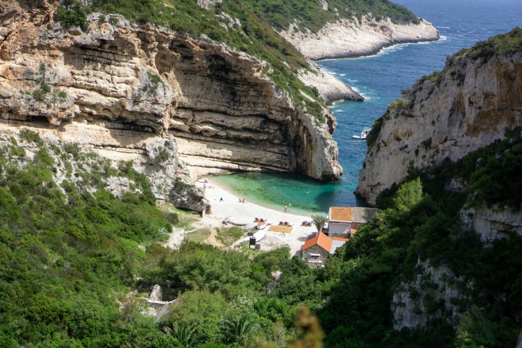 Luka savjetuje da do Stinive dođete, ako možete, brodom