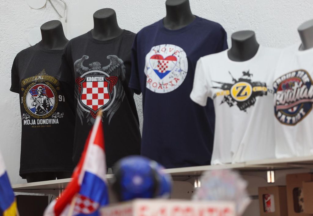 Prodaja suvenira uoči Thompsonovog koncerta - 8