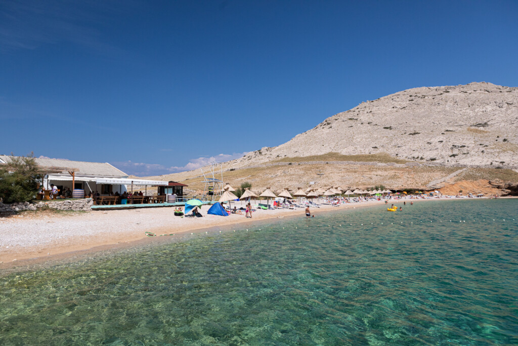 Uvala i plaža Vela luka u Baški na otoku Krku - 1