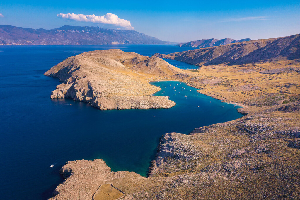 Uvala i plaža Vela luka u Baški na otoku Krku - 5