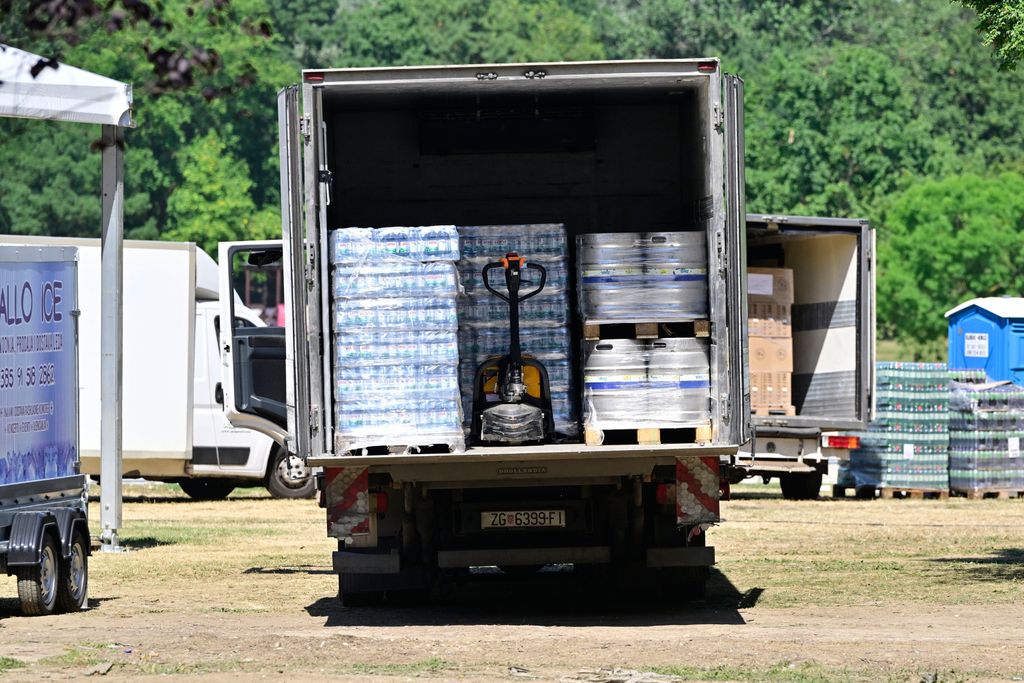 Pripreme fan zone na Bundeku - 19