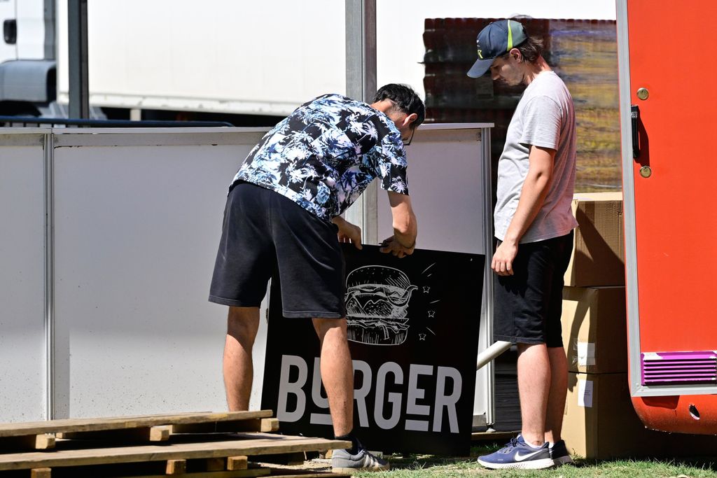 Pripreme fan zone na Bundeku - 19