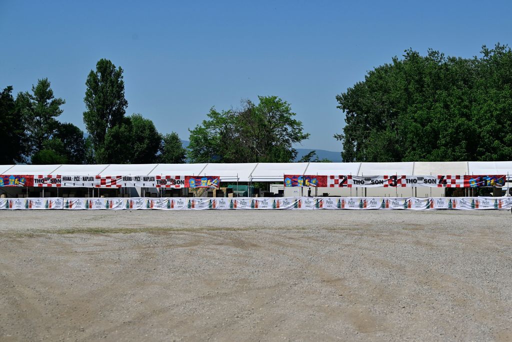 Pripreme fan zone na Bundeku - 19