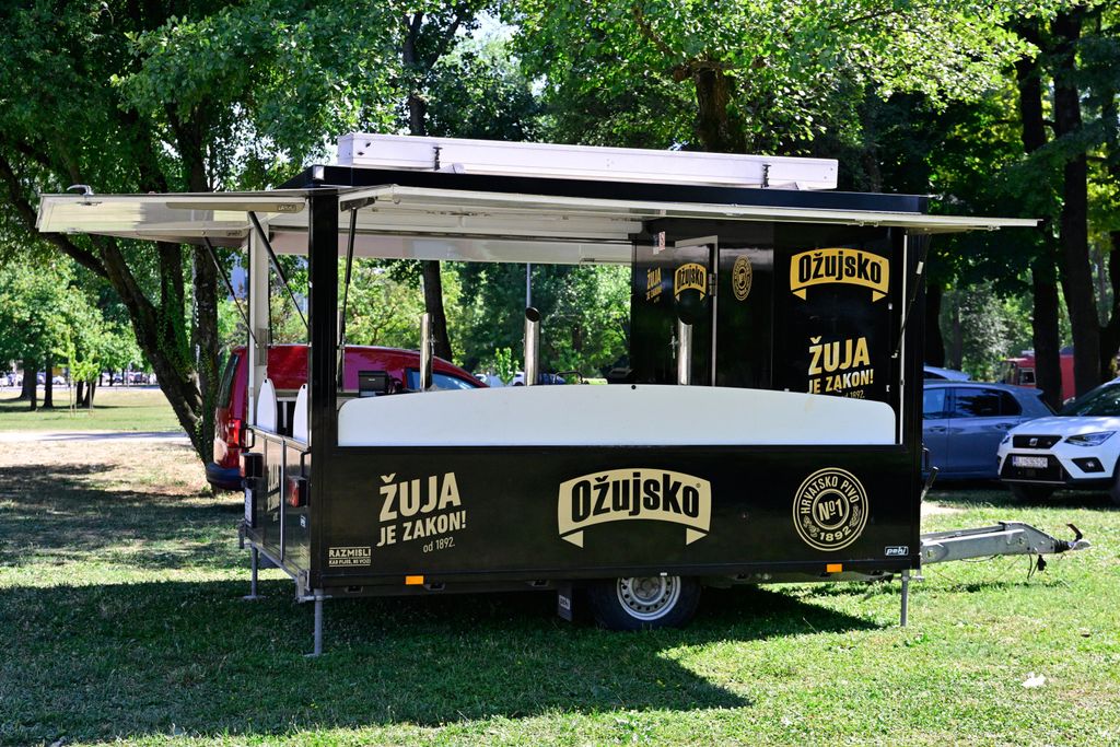 Pripreme fan zone na Bundeku - 19