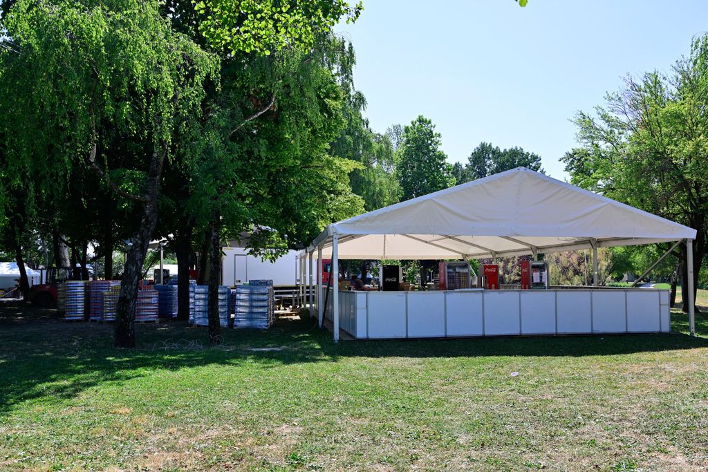 Pripreme fan zone na Bundeku - 19