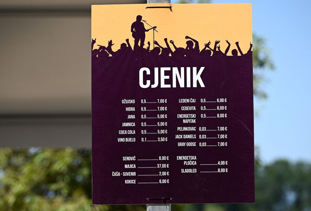 Pripreme fan zone na Bundeku - 19