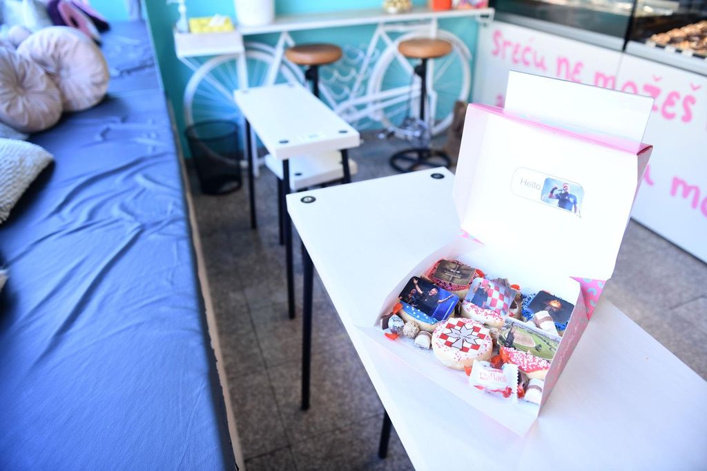 Krafne s Thompsonovim likom - 5