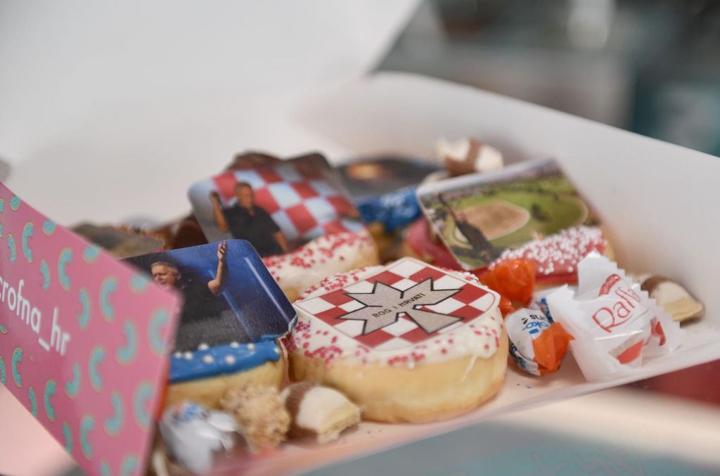 Krafne s Thompsonovim likom - 5