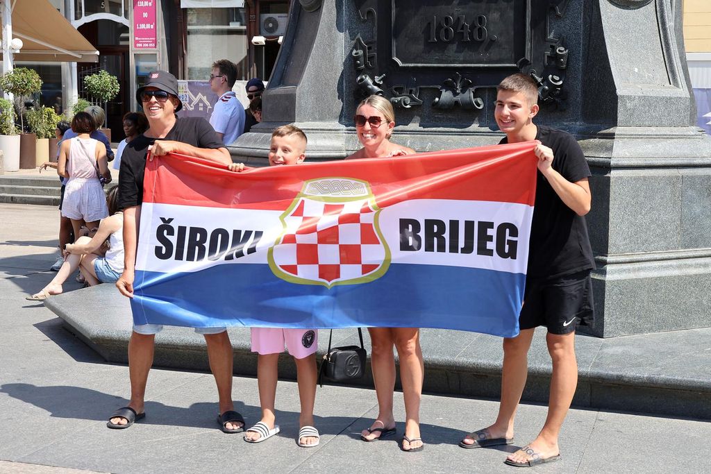 Prvi fanovi stigli u Zagreb za Thompsonov koncert - 4