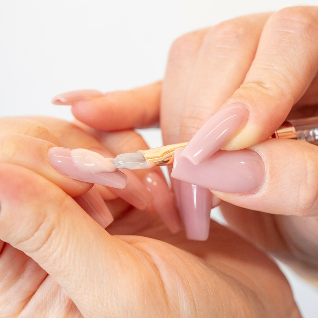 Naš izbor: Proizvodi koji spašavaju manikuru kad se traži brzina, preciznost i dugotrajnost