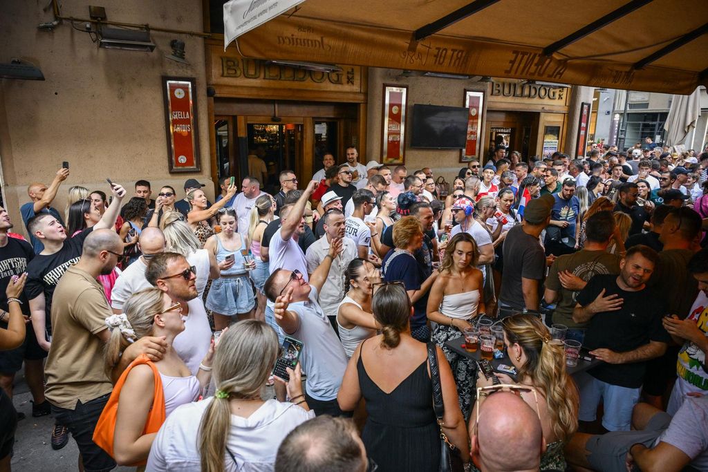 Atmosfera u centru Zagreba uoči Thompsonova koncerta