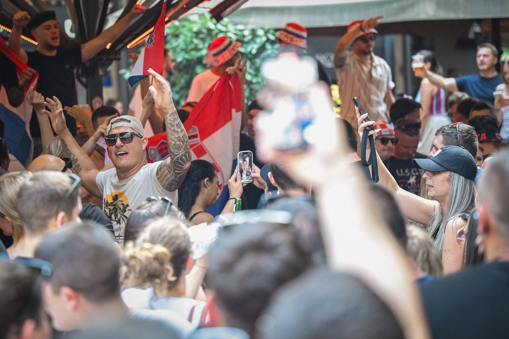 Atmosfera u centru Zagreba uoči Thompsonova koncerta