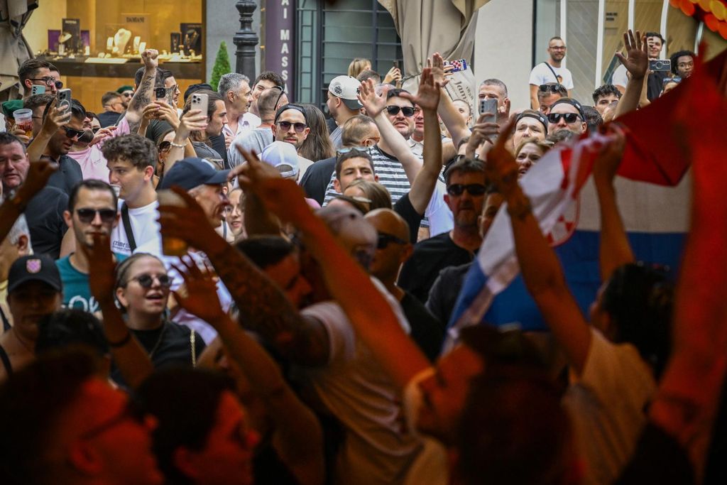 Atmosfera u centru Zagreba uoči Thompsonova koncerta